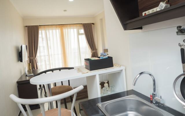 Studio Gateway Pasteur Apartment near Pasteur Exit Toll By Travelio