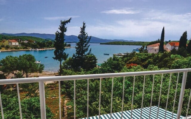 Stunning Home in Loviste With Wifi and 3 Bedrooms