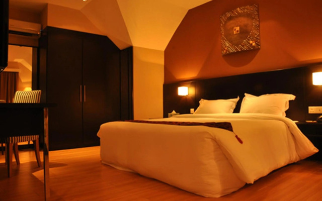 Tat Place Hotel