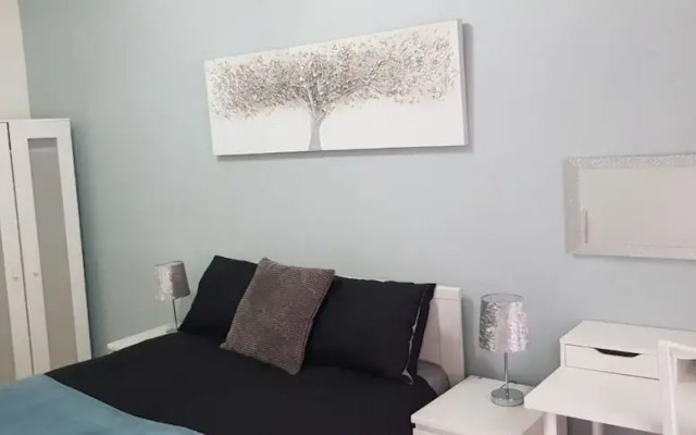 Impeccable 2-bed Apartment