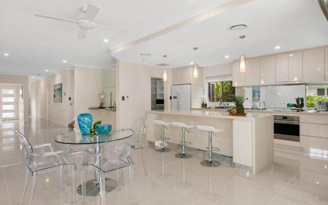 Luxury Living on the Beachfront