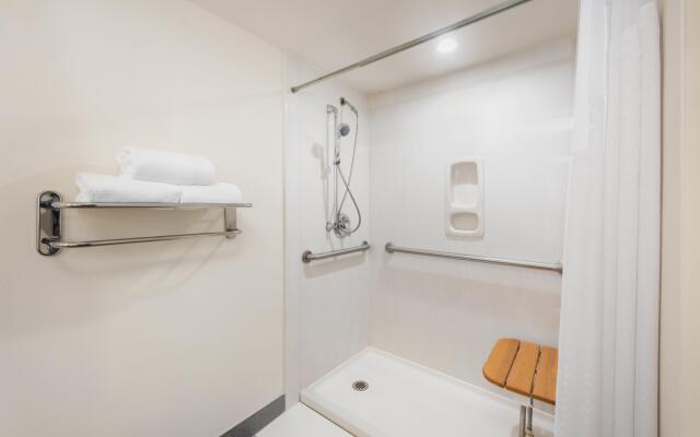 Holiday Inn St. Louis West Six Flags by IHG