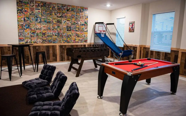 Luxury AND FUN Near Disney Parks 9BR