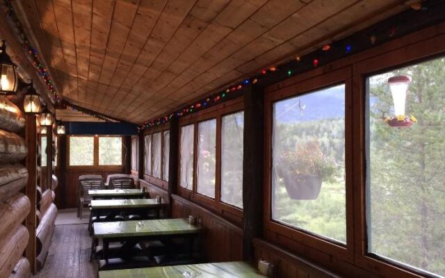 Helmcken Falls Lodge