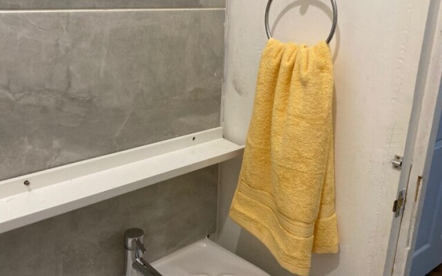 Peaceful Well Equipped Flat Near Central London