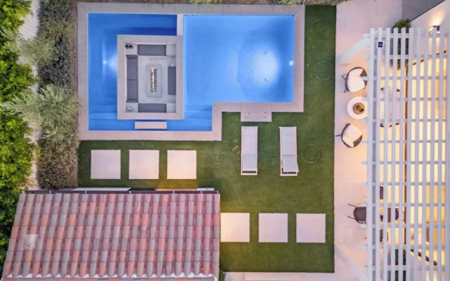 Villa Camellia - Charming 5 BR Home in the Heart of Studio City