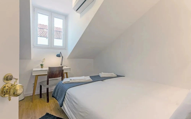 Bairro Alto Luz 2 Bedroom Apartment - RNU 69321