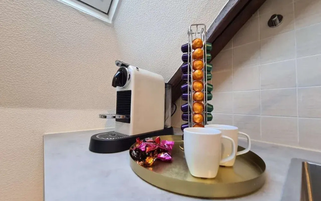 Beautiful Penthouse Near Center, 2-bedroom, Balcony and Free Parking