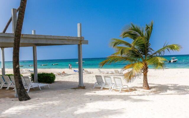 Beachfront Glamorous Apartment With Ocean Views