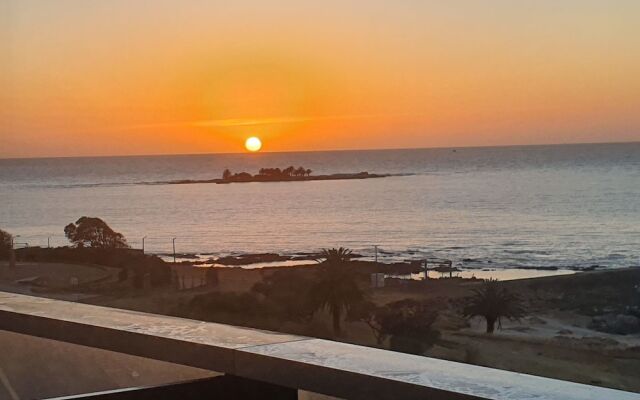 Modern Apartment First Line Beach, Montevideo UY