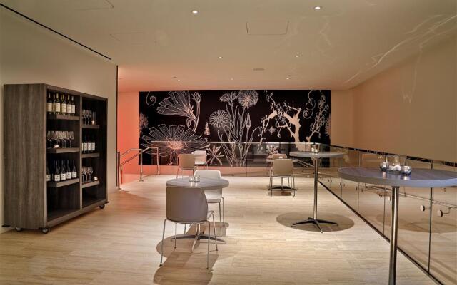 HALL Arts Hotel Dallas, Curio Collection by Hilton