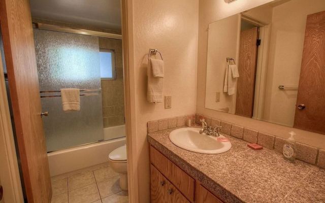 Foothill Folly 4 Bedroom Home by RedAwning