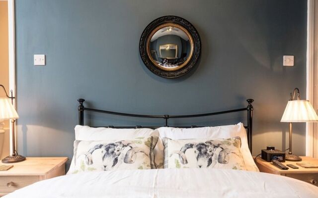 Summerfield Pub & Boutique Rooms