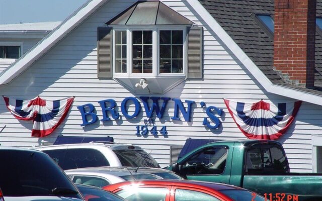 Browns Wharf Inn