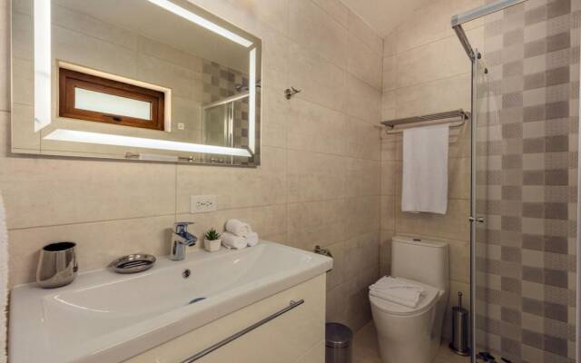 Breathtaking Views 2br3ba Private Pool Large Space
