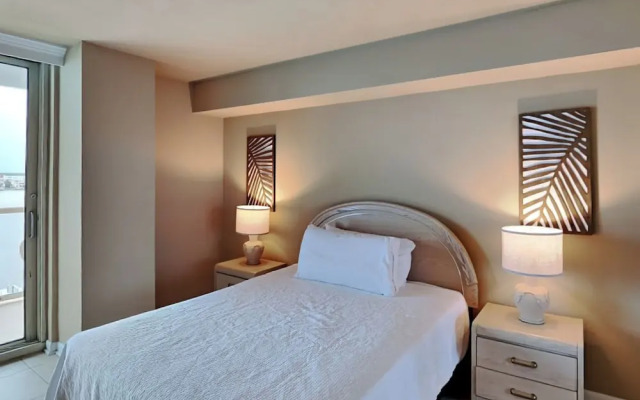 Sabine Yacht & Racquet #8D