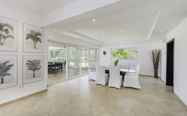 Lake View Villa