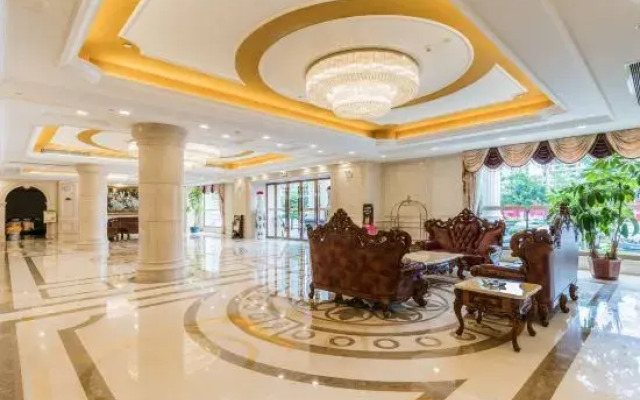 Vienna Hotel (Gaozhou Chengdong Passenger Station)