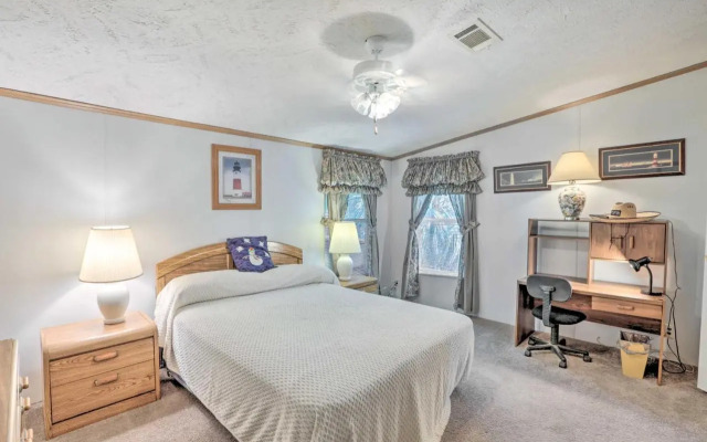 Bright Steinhatchee Home: Proximity to Ocean!