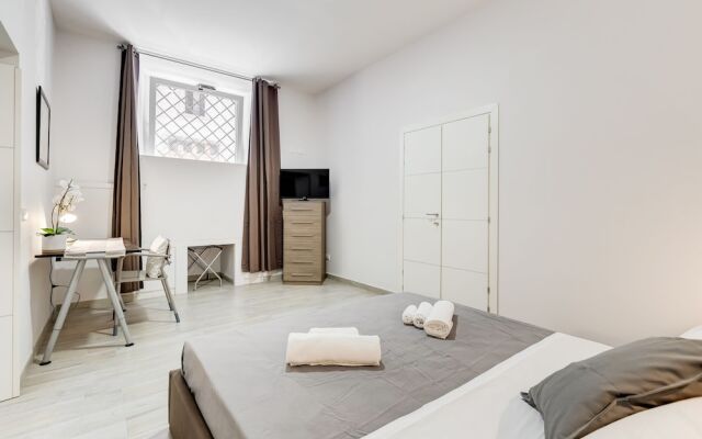 New Apartment In Front Of Ara Pacis