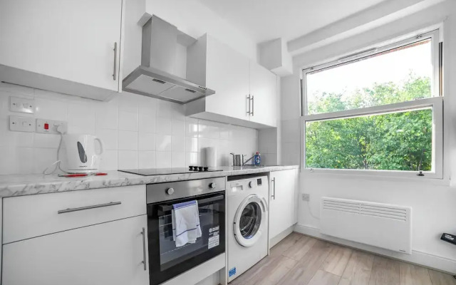 Stylish Stay 2-bed by Tower of London