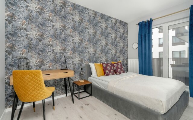 Apartment With Desk in Poznan by Renters