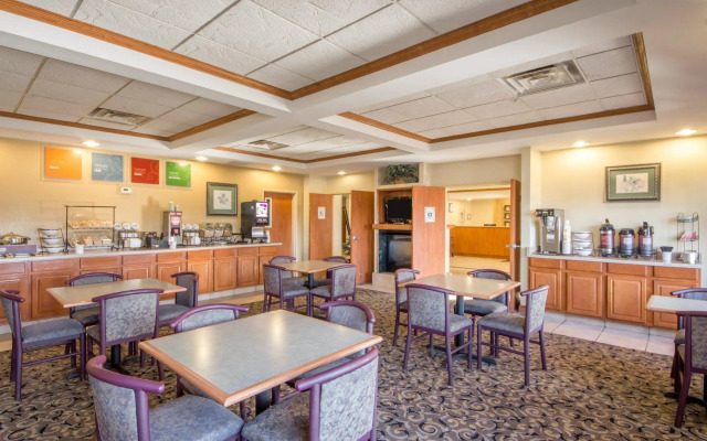 Quality Inn & Suites MidAmerica Industrial Park Area