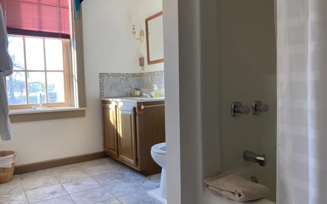 Oak Valley Inn & Suites