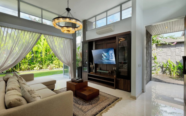 Villa Deh Simba at Seminyak Aramanis – Guest Rooms – Kuta
