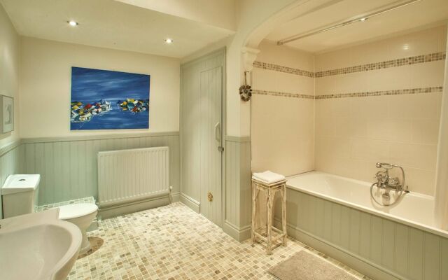 The Observatory Apartment