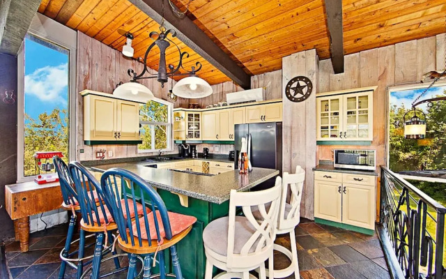 Rustic 5BR Escape  Sauna Hot Tub