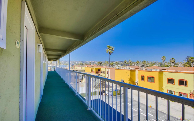 Surfer Beach Hotel