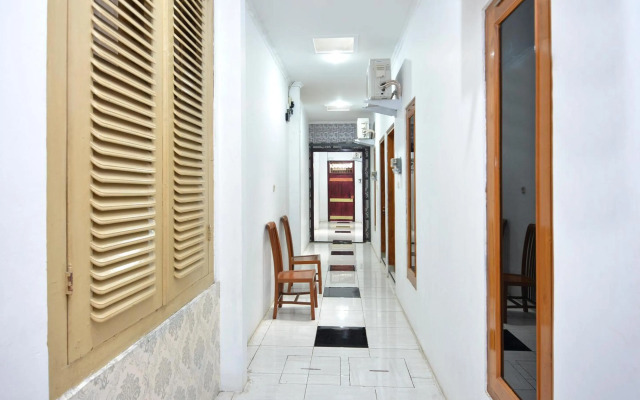 RedDoorz At Golden Inn Tugu Yogyakarta