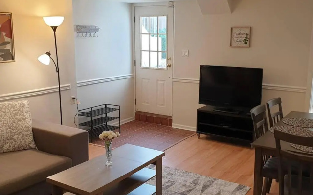 Happy, Cozy, Fun, Loving suite in West Vancouver