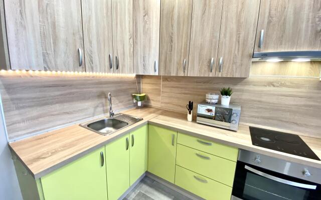 4 Сезона на улице Рудольфа Нуреева 10