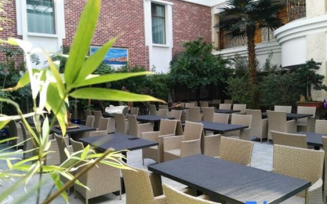 Luoping Hengyue Express Hotel