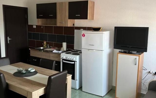 Apartments Vila Brzi & Beka