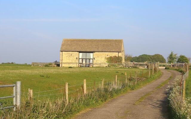 The Old Oak Tree Barn