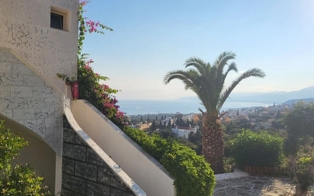 Room in Apartment - One Private Studio With Stunning Full sea View, Shared Pool and Ac