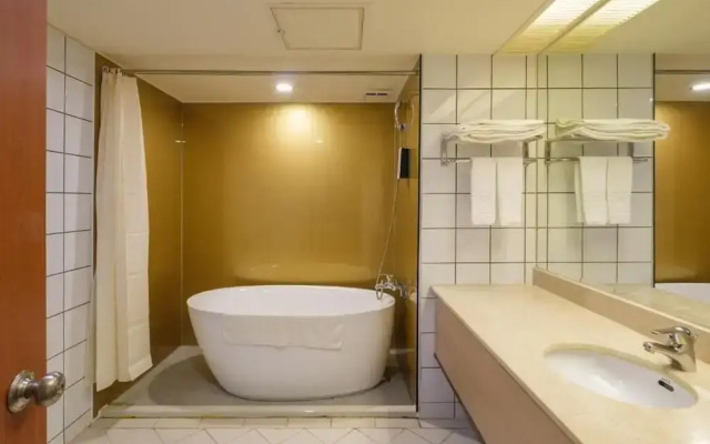 Rich & Free Hotel - Fuzhong