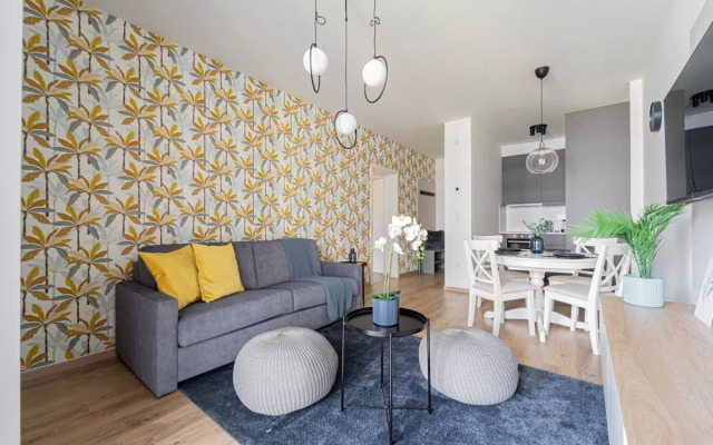 WestSide Garden Apartments by Urbanrent