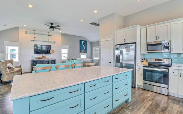 4059 - Bikinis & Martinis