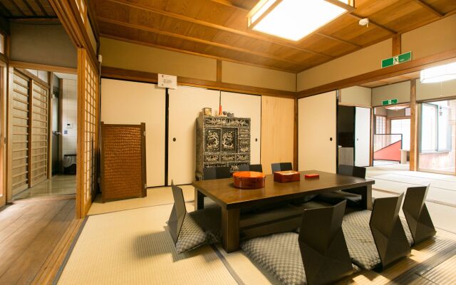 Nishinokyouharamachino Ie