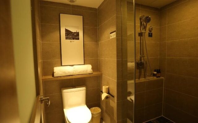 Yan'an Baimi Avenue Baotashan Atour Hotel