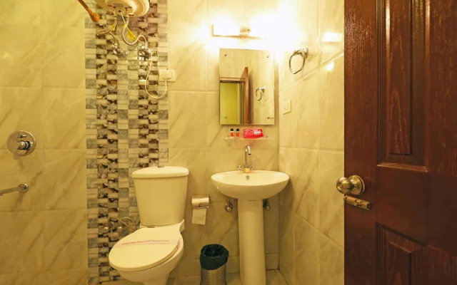 OYO 4740 White Orchid