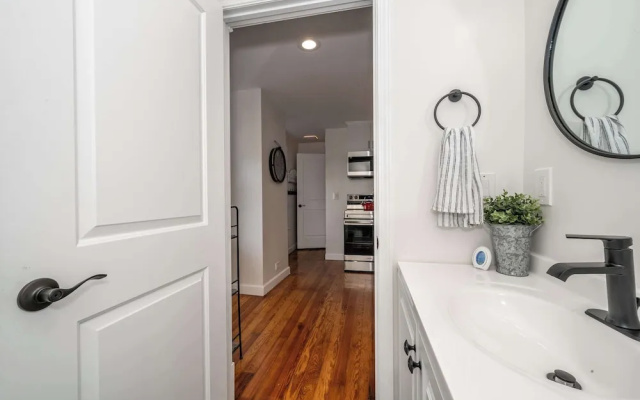 Historic Ludlow Apt B