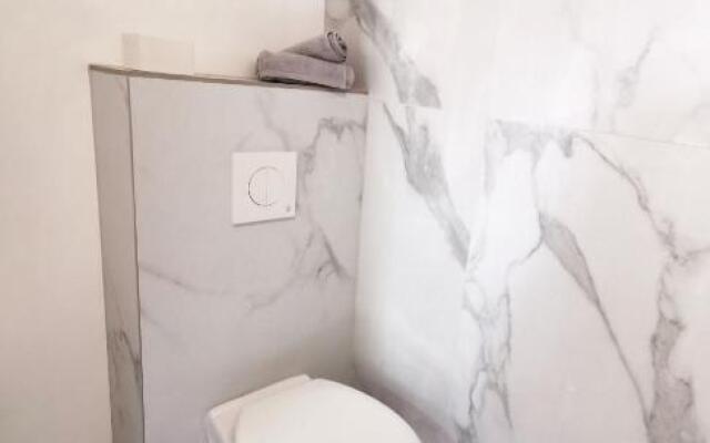 Tolstoi Scandinavian 1 bedroom apartment + free parking
