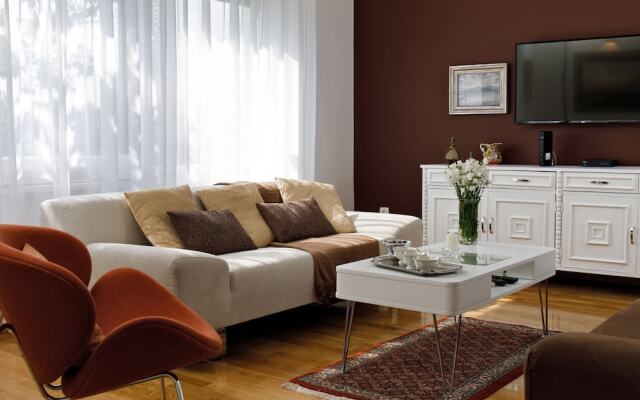 Luxury beach apartment private parking