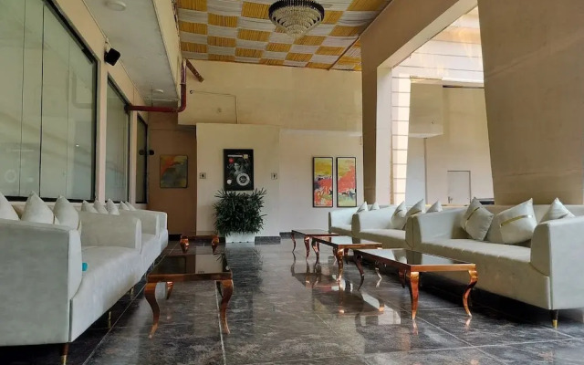 Hotel Luxe Opera NH8 - 7km from IGI Delhi Airport
