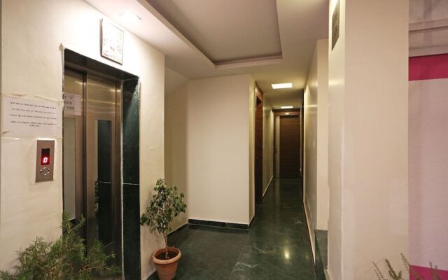 OYO 10733 Hotel Kingdom of Sai